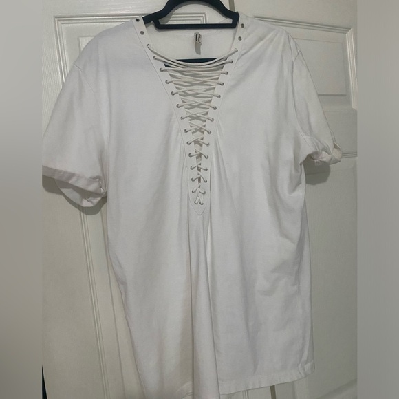 LF White Oversized Low Cut Shirt - Picture 2 of 2